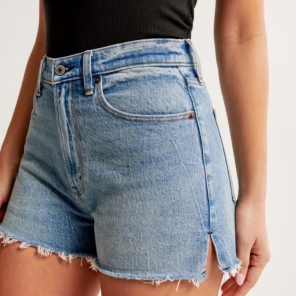 Abercrombie 4” Mom Short